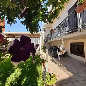 https://vivianas-guest-room.sicilyhotelsitaly.net